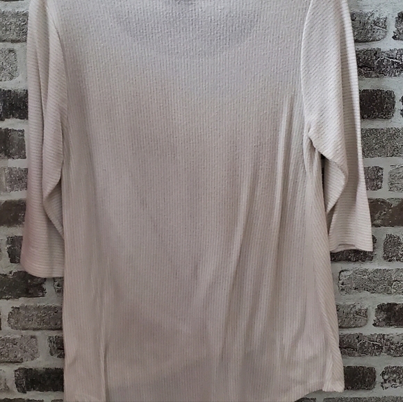 W5 cream colored top w/ twist tie front Gold stripes. Quarter length sleeves Med - Picture 2 of 4